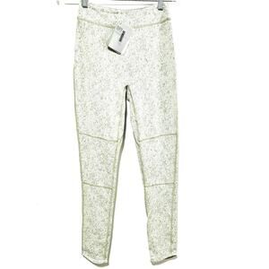 Gymshark Leggings Women's Fleur Texture Dry Moisture Management Size Medium NWT